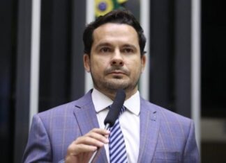 ”Vitória do trabalhador”, diz Capitão Alberto Neto sobre isenção do IR