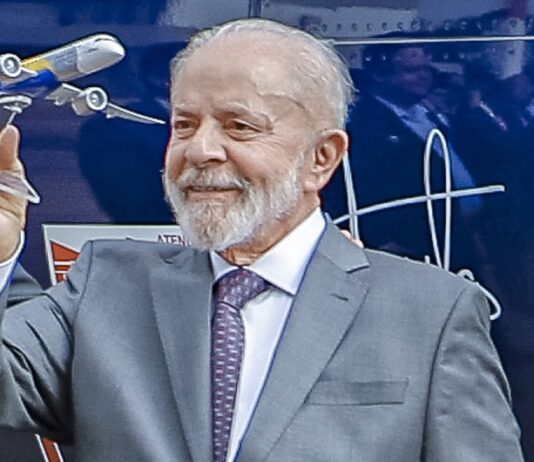 Mais dinheiro no bolso: 14º salário é confirmado pelo presidente Lula para 2026