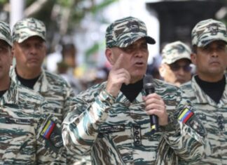 Militares da Venezuela impedirão um governo ‘ajoelhado’ ante os EUA, diz ministro