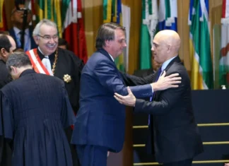 Moraes proíbe visita de presidente do PL a Bolsonaro