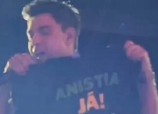 Zezé Di Camargo pede anistia a presos do 8 de janeiro durante show