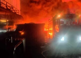 Incêndio de grandes proporções atinge empresa de reciclagem na Zona Leste de Manaus