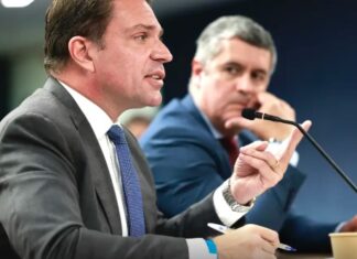 PSOL pede prisão de Ramagem após deputado ser visto em Miami