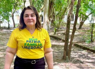 ’Tem quem gosta de tirar foto e tem quem gosta de fazer o trabalho’ diz Maria do Carmo sobre oportunismo político na soltura de onça resgatada no rio Negro