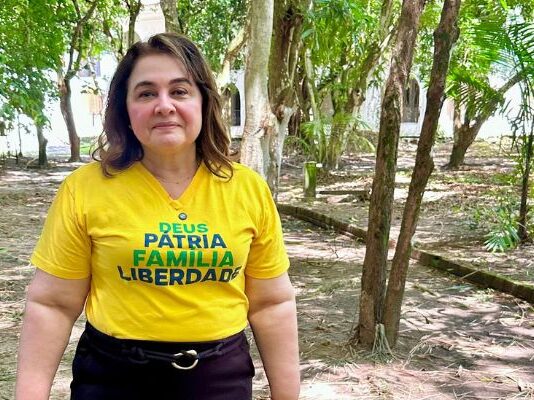 ’Tem quem gosta de tirar foto e tem quem gosta de fazer o trabalho’ diz Maria do Carmo sobre oportunismo político na soltura de onça resgatada no rio Negro