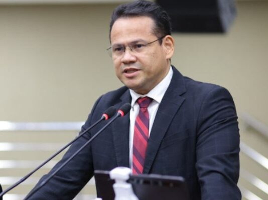 Em sessão na CMM, Eduardo Alfaia defende respeito entre vereadores e responsabilidade no exercício do mandato