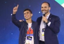 Eduardo divulga post acusando Nikolas de querer se livrar de Bolsonaro