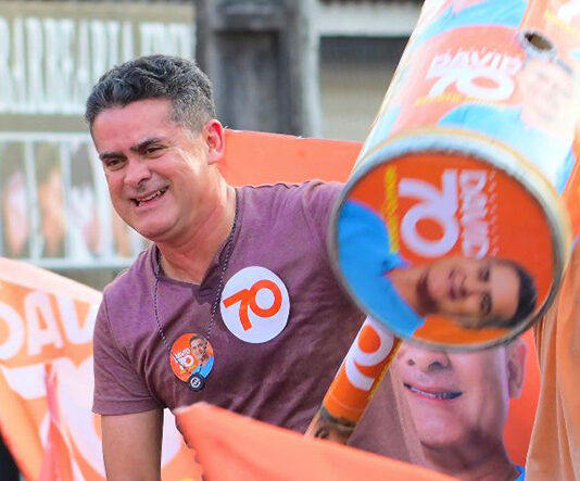 Pesquisa revela desgaste profundo de David Almeida e baixa confiança popular