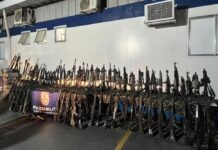 Armas do Comando Vermelho no Rio incluem fuzis venezuelanos e falsificados vindos da Amazônia