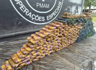 Polícia Militar do Amazonas intercepta balsa petroleira vinda do Peru com 370 kg de cloridrato de cocaína