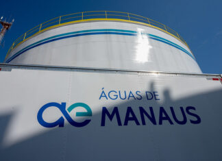 Após 10 dias de desperdício, Águas de Manaus avisa moradores: “Conserto só depois das festas”