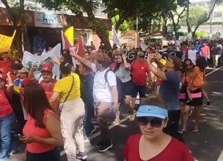 Petistas de Manaus reúnem poucas pessoas em protesto e erram grito ao falar “sem anestesia”