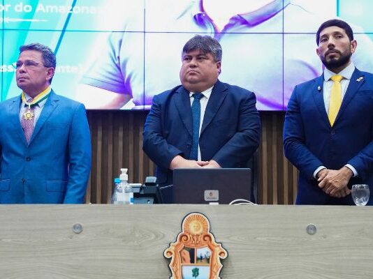 Sessão na CMM institui Frente Parlamentar em defesa da indústria, comércio e Zona Franca de Manaus