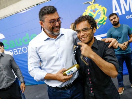 Governador Wilson Lima entrega 2 mil óculos e reforça atendimento oftalmológico no Amazonas