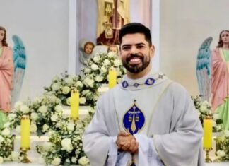 Padre some antes de missa e é encontrado morto na casa paroquial