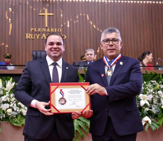 Sob comando do presidente Roberto Cidade, 26 personalidades recebem a Medalha da Ordem do Mérito Legislativo na Aleam