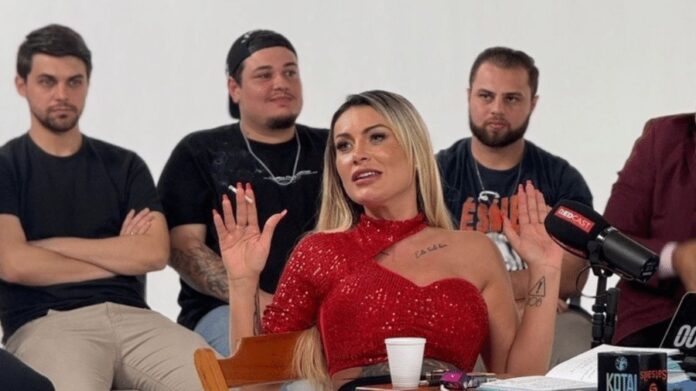 andressa-urach-enfrenta-25-cristaos-em-podcast-1764856790486_v2_900x506