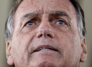 Bolsonaro pode progredir ao semiaberto em 2033 e pedir livramento condicional em 2037