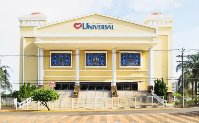 igreja-universal-grande-na-cidade-no-chamado-de-controla-110979878