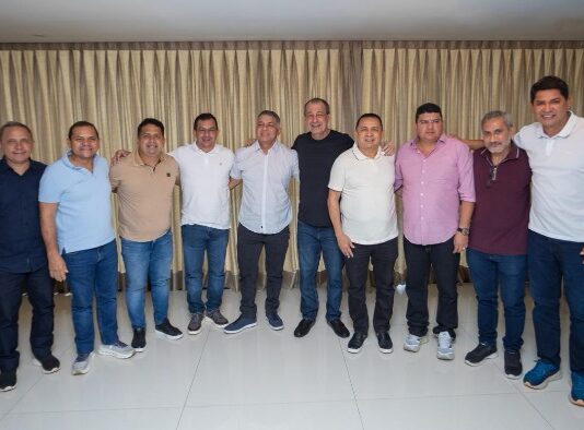 Mais de 30 prefeitos do interior vêm a Manaus e procuram Omar para planejar 2026