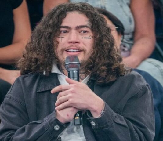 Humorista revela que convivência com terapeuta o deixou “mexido” e gerou dúvidas íntimas