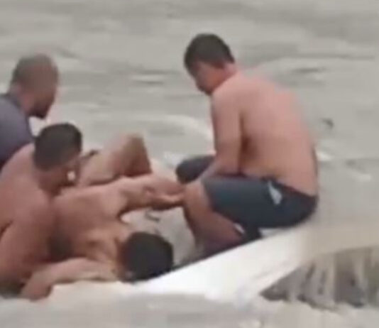 Tragédia na Avenida Silves: carro cai em igarapé e condutor de 18 anos fica preso