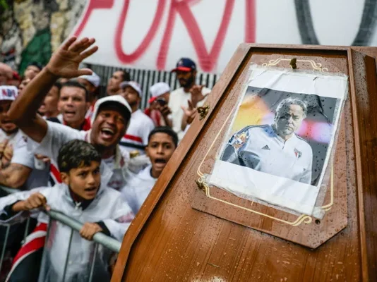 Presidente Julio Casares sofre impeachment no São Paulo após denúncias de corrupção