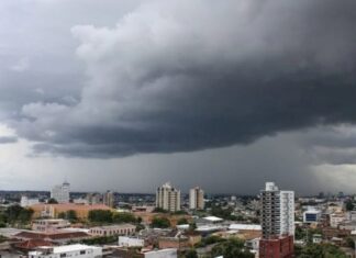 Instabilidade climática provoca alagamentos e transtornos em Manaus
