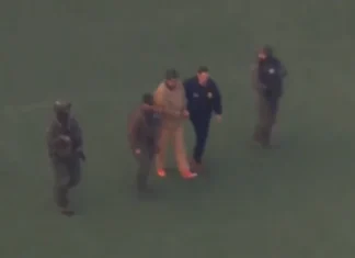 Ditador Nicolás Maduro chega algemado ao tribunal em NY para responder por tráfico internacional de drogas