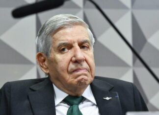 Moraes autoriza Comissão de Ética a notificar Heleno pessoalmente