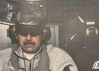 Após ofensiva dos EUA, Trump publica primeira imagem de Maduro vendado e algemado em navio militar