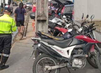 Operação de trânsito em Manaus retira cinco motocicletas de calçadas e aplica 16 multas