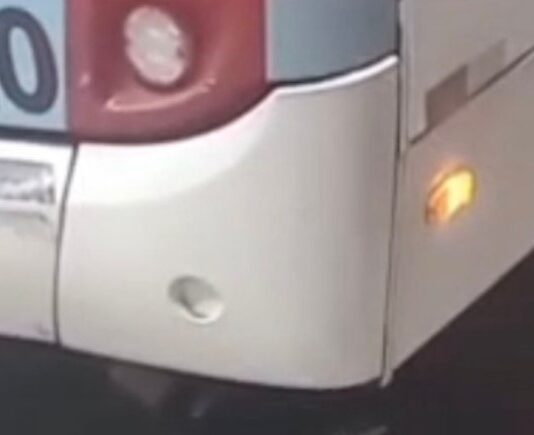 Homem é atropelado por ônibus após cair de coletivo em movimento no T4