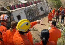Ônibus capota e deixa 15 mortos em Alagoas; veículo estava irregular