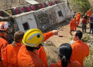Ônibus com romeiros capota e deixa 15 mortos em Alagoas; veículo estava irregular