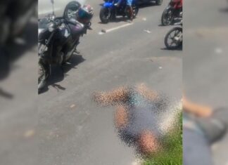 Homem supostamente embriagado causa acidente ao se lançar contra carros em Manaus