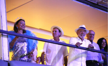 Primeira-dama optou por não desfilar para evitar polêmica com Lula e escola de samba