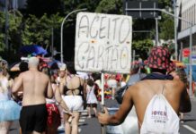 Formalização de ambulantes como MEI dispara 45% em dois anos, impulsionada pelo carnaval