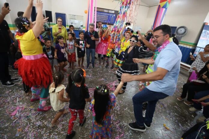 Sejusc promove bailinho de carnaval para crianças durante o Governo Presente em Manaus