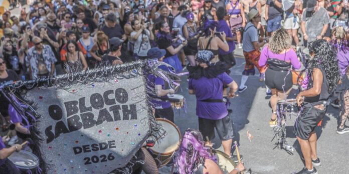 Bloco de carnaval em SP mistura heavy metal do Black Sabbath com ritmos brasileiros