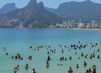 Carnaval no RJ: salva-vidas resgatam mais de 450 pessoas em alto mar