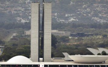 Lula sanciona reajuste para servidores do Legislativo com vetos a “penduricalhos”