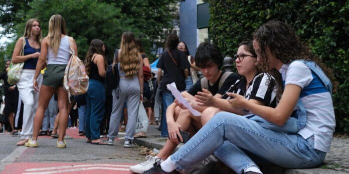 Programa Pé-de-Meia Licenciaturas abre inscrições para bolsas de R$ 1.050 mensais