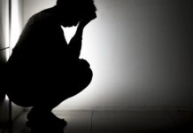 Capacitação de enfermeiros em saúde mental divide opiniões em programas piloto no Brasil