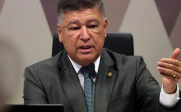 Carlos Viana recorre ao STF para obrigar depoimento de banqueiro Daniel Vorcaro em CPMI