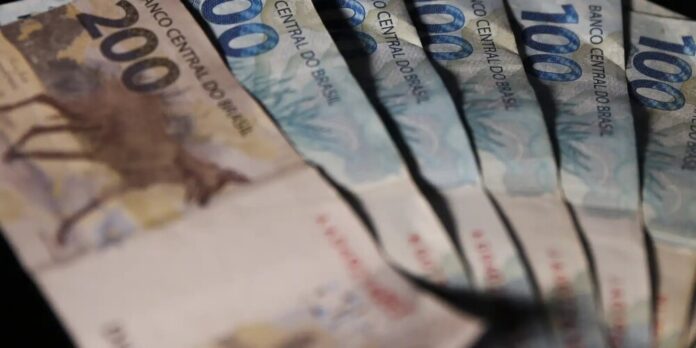 Arrecadação federal bate recorde em janeiro e atinge R$ 325,7 bilhões