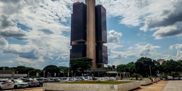 Juros para famílias e empresas sobem em janeiro, aponta Banco Central