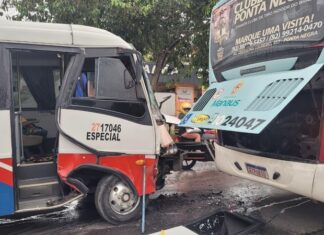 Acidente em Manaus: micro-ônibus e ônibus se envolvem em colisão e dez pessoas são socorridas