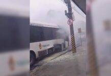 Ônibus pega fogo nas proximidades do Terminal 1 e mobiliza bombeiros em Manaus