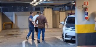 Homem foi preso em flagrante depois de tentar vender celular roubado para a própria vítima